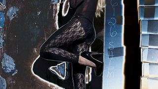 Lindsay's Racy Leggings Ads; Steve Madden Teams With Mary-Kate & Ashley